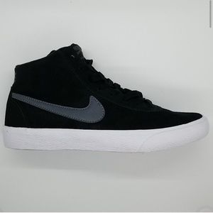 NWT Nike SB Bruins High Top shoes